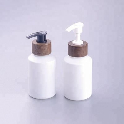 la spalla obliqua 200ml ha ricoperto i barattoli cosmetici di bambù di vetro bianco di cappuccio di legno