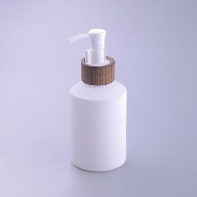 la spalla obliqua 200ml ha ricoperto i barattoli cosmetici di bambù di vetro bianco di cappuccio di legno