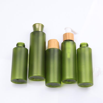 Imballaggio cosmetico di bambù dello skincare amichevole di Eco con la bottiglia verde dell'ANIMALE DOMESTICO