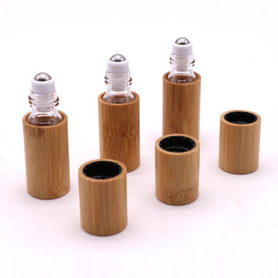 rotolo di bambù della bottiglia di olio essenziale 15ml su vetro da bottiglia con il cappuccio di bambù naturale