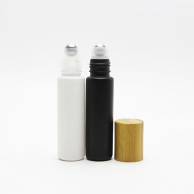 il rotolo cosmetico di bambù di 5ml 10ml sulle bottiglie di olio essenziale di vetro profuma su misura